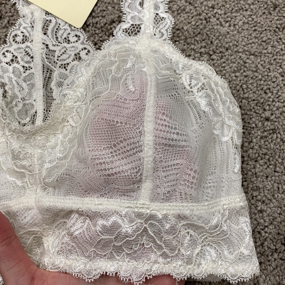 Flawless lace raceback bra - Picture 2 of 4